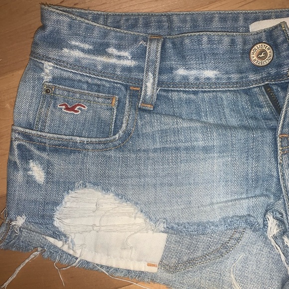 *SOLD* Hollister Ripped Short Shorts size 3 - Picture 4 of 4